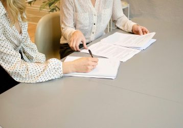 Comment évaluer un cabinet de recrutement en finance avant de signer