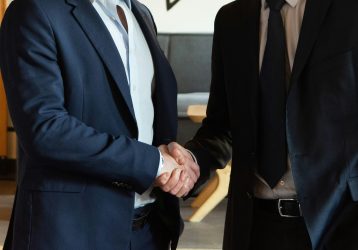 Comment travailler avec un chasseur de têtes pour recruter un cadre